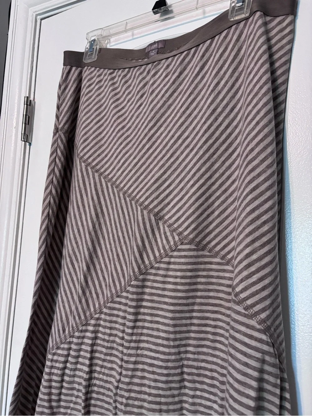 J. Jill Diagonal Stripe Maxi Skirt in Gray and White Size Medium - Picture 4 of 9